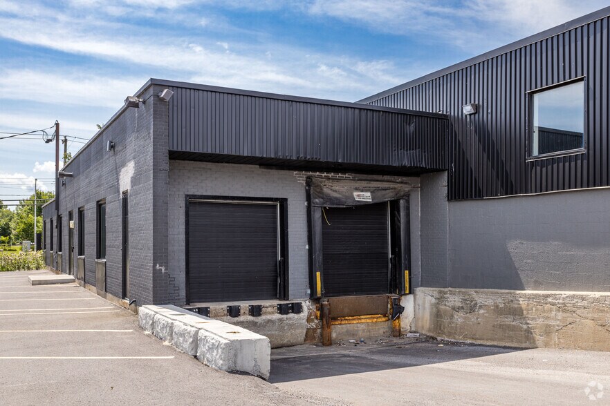 131 Boul Hymus, Pointe-claire, QC for lease - Building Photo - Image 3 of 11