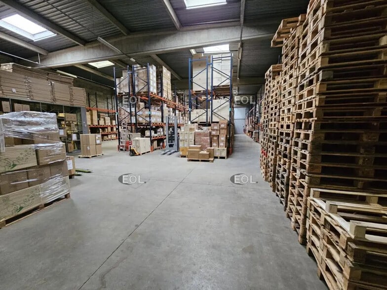 Industrial in L'HAY-LES-ROSES for lease - Interior Photo - Image 3 of 7