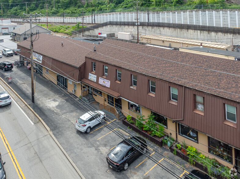 2544-2546 Library Rd, Pittsburgh, PA for lease - Building Photo - Image 2 of 15