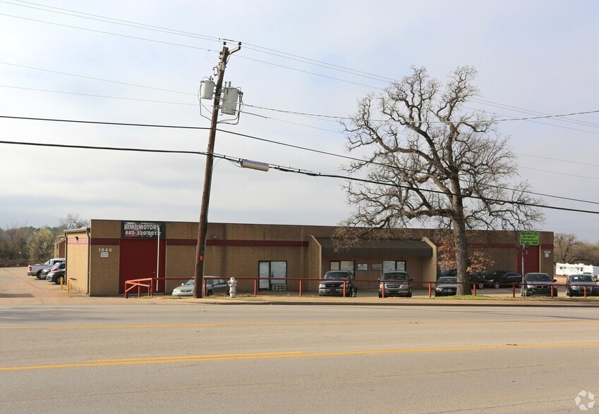 1844 W Division St, Arlington, TX for lease - Building Photo - Image 1 of 4