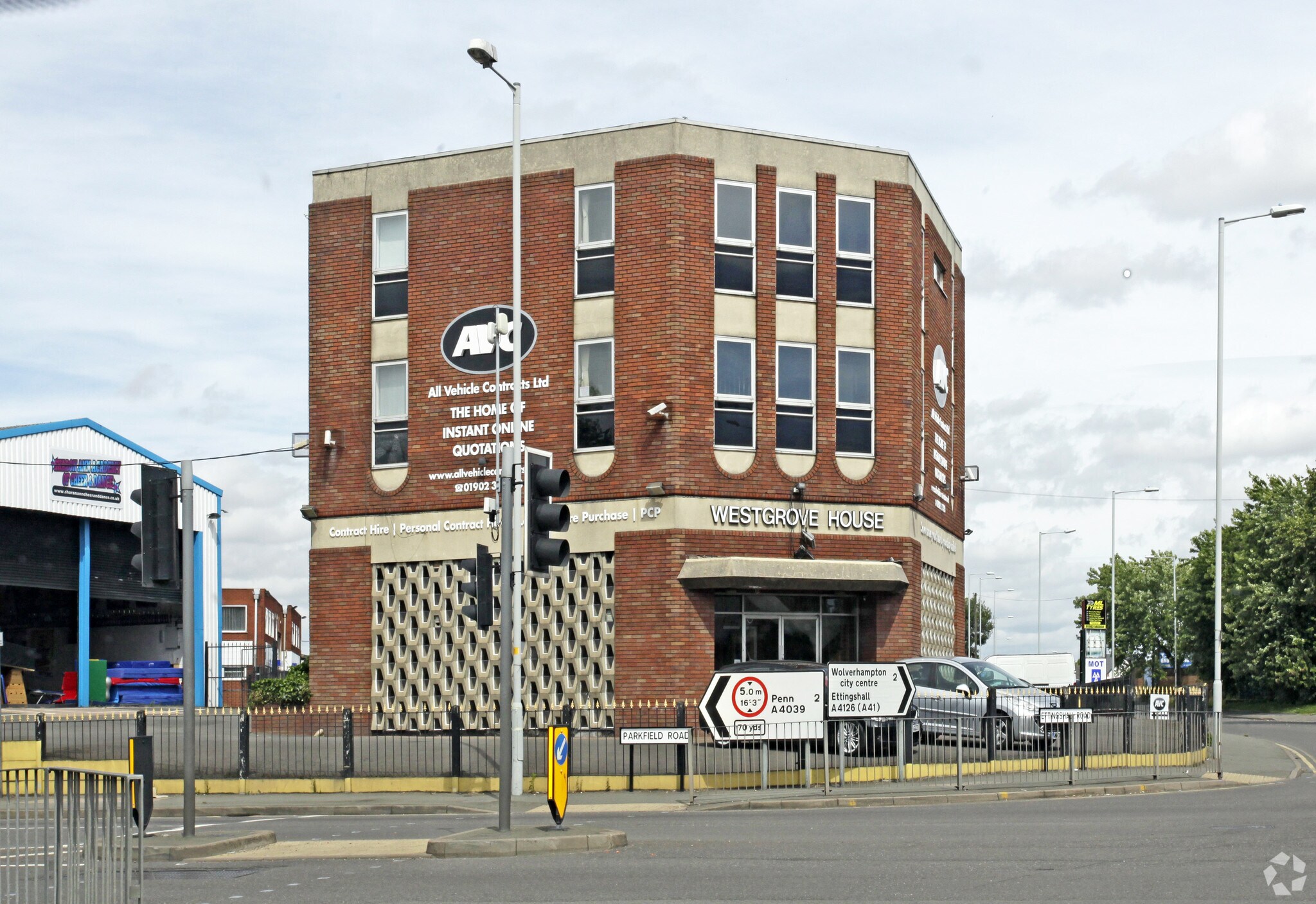1 Ettingshall Rd, Wolverhampton for sale Primary Photo- Image 1 of 1