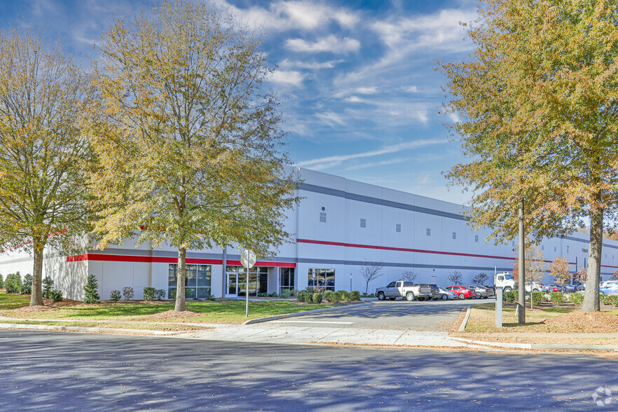 8805 Airpark West Dr, Charlotte, NC for sale - Primary Photo - Image 1 of 1