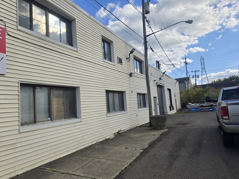 2103 MacKenna Ave, Niagara Falls, NY for sale - Building Photo - Image 3 of 23