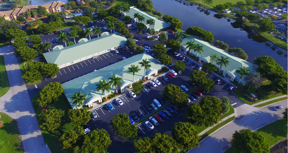 6821 Palisades Park Ct, Fort Myers, FL for lease - Building Photo - Image 2 of 9