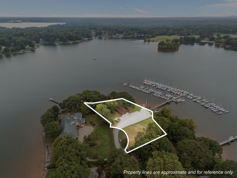 1887 & 1890 Yacht Club Drive, Denver, NC portfolio of 2 properties for sale on LoopNet.com - Building Photo - Image 2 of 33