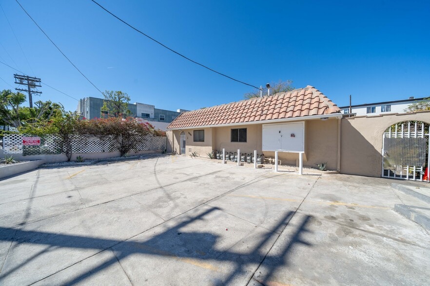 5335 Harmony Ave, North Hollywood, CA for sale - Building Photo - Image 3 of 18