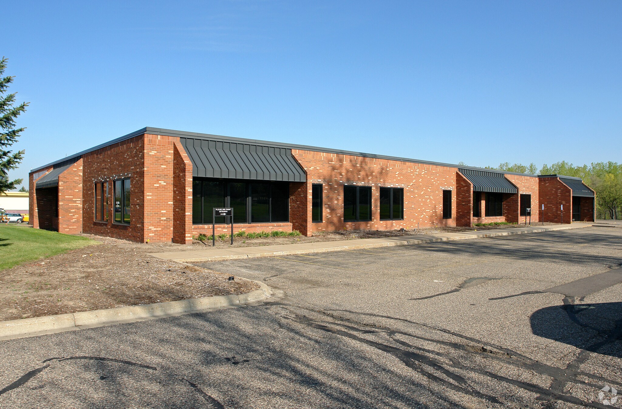 1055 E County Road E, Vadnais Heights, MN for sale Primary Photo- Image 1 of 1