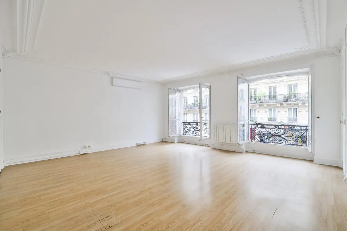 Office in Paris for lease Building Photo- Image 1 of 8