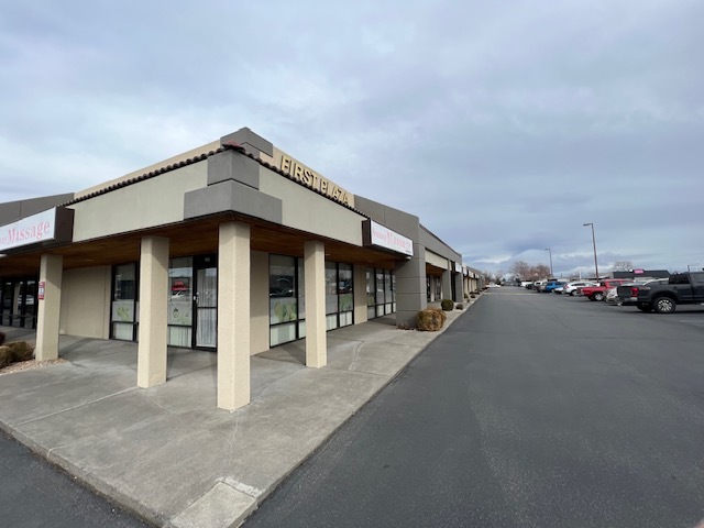 100 N Morain St, Kennewick, WA for lease - Building Photo - Image 2 of 4