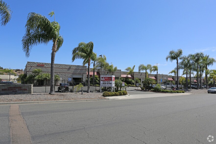 2588 Progress St, Vista, CA for lease - Building Photo - Image 2 of 12