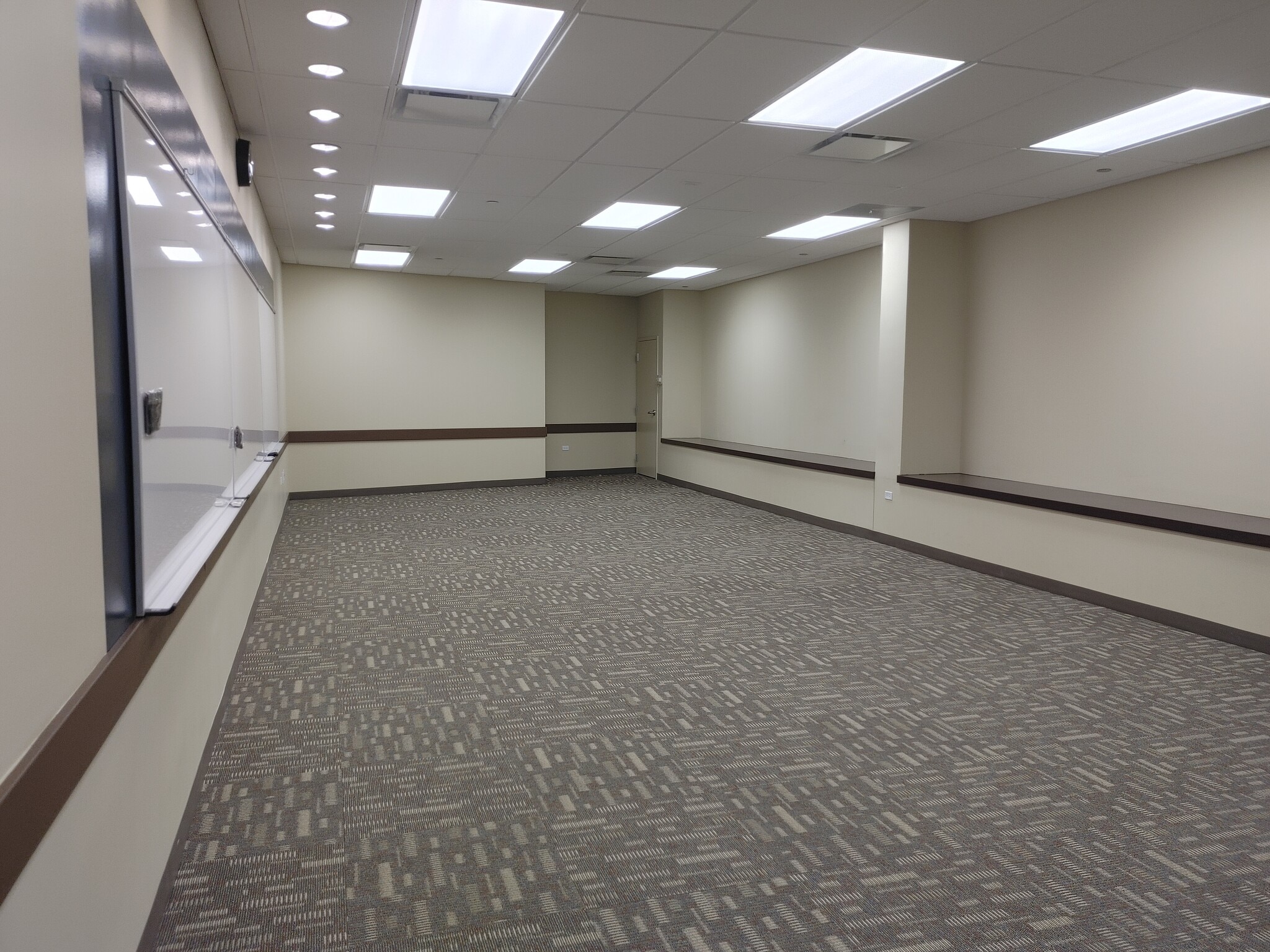 2828 N Clark St, Chicago, IL for lease Interior Photo- Image 1 of 6