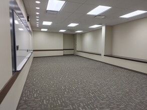 2828 N Clark St, Chicago, IL for lease Interior Photo- Image 1 of 6