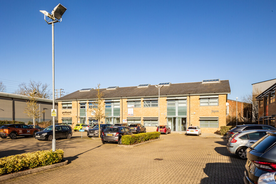 Berrington Way, Basingstoke for lease - Building Photo - Image 2 of 2