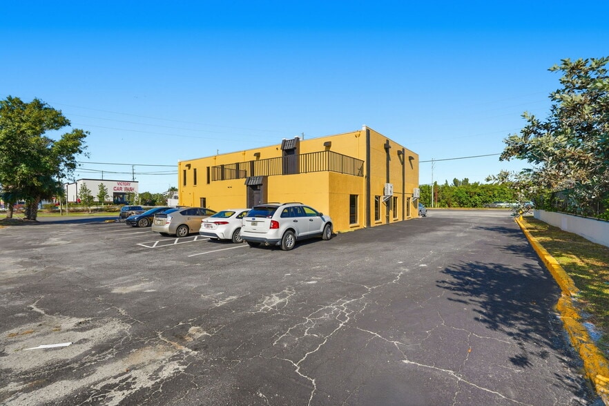 10812 Gandy Blvd N, Saint Petersburg, FL for lease - Building Photo - Image 2 of 39