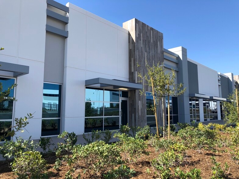 4 Latitude Way, Corona, CA for lease - Building Photo - Image 2 of 10