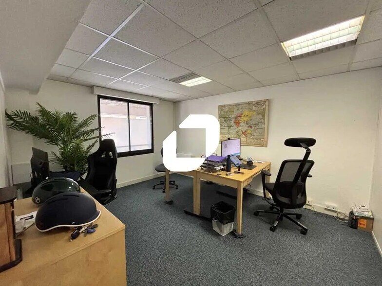 Office in Bordeaux for lease - Interior Photo - Image 2 of 6