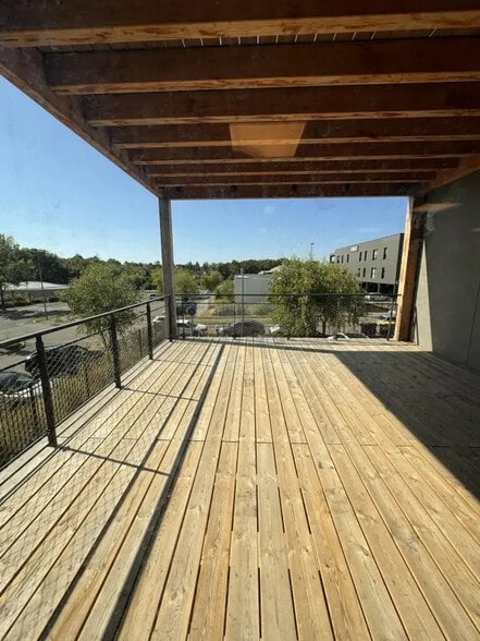 2 Rue Du Dr Charles-Gabriel Pravaz, Sainte-Foy-lès-Lyon for lease - Building Photo - Image 2 of 6