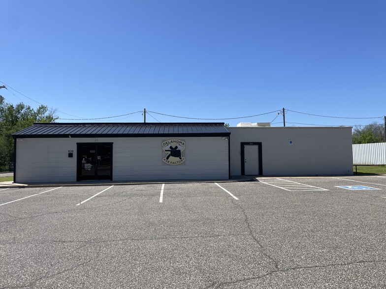 938 N Flood Ave, Norman, OK for lease - Building Photo - Image 1 of 30