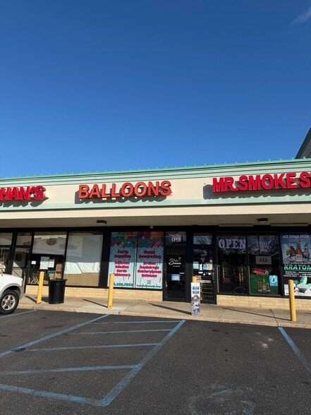 975 Jericho Tpke, Smithtown, NY for lease - Building Photo - Image 2 of 6