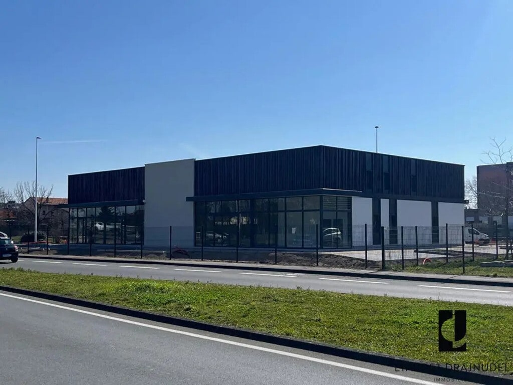 Location Commerce 134 m² - Photo 1