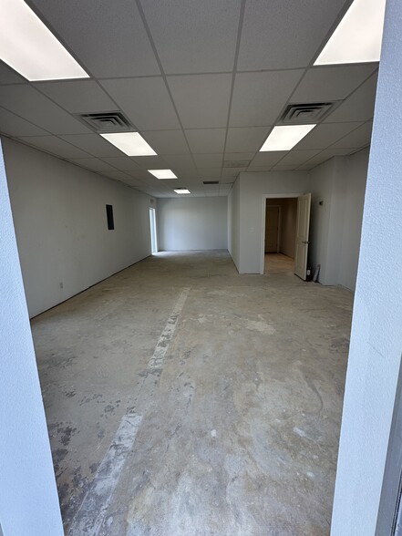 2403 Galveston Ave, Pearland, TX for lease - Building Photo - Image 2 of 9