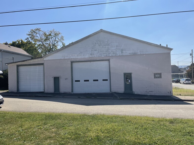 40 W Monroe St, Latrobe, PA for lease - Primary Photo - Image 1 of 15