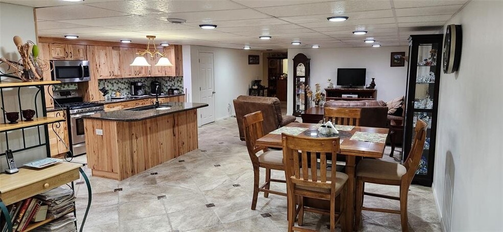 5 N Central Ave, Cut Bank, MT for sale - Interior Photo - Image 3 of 59