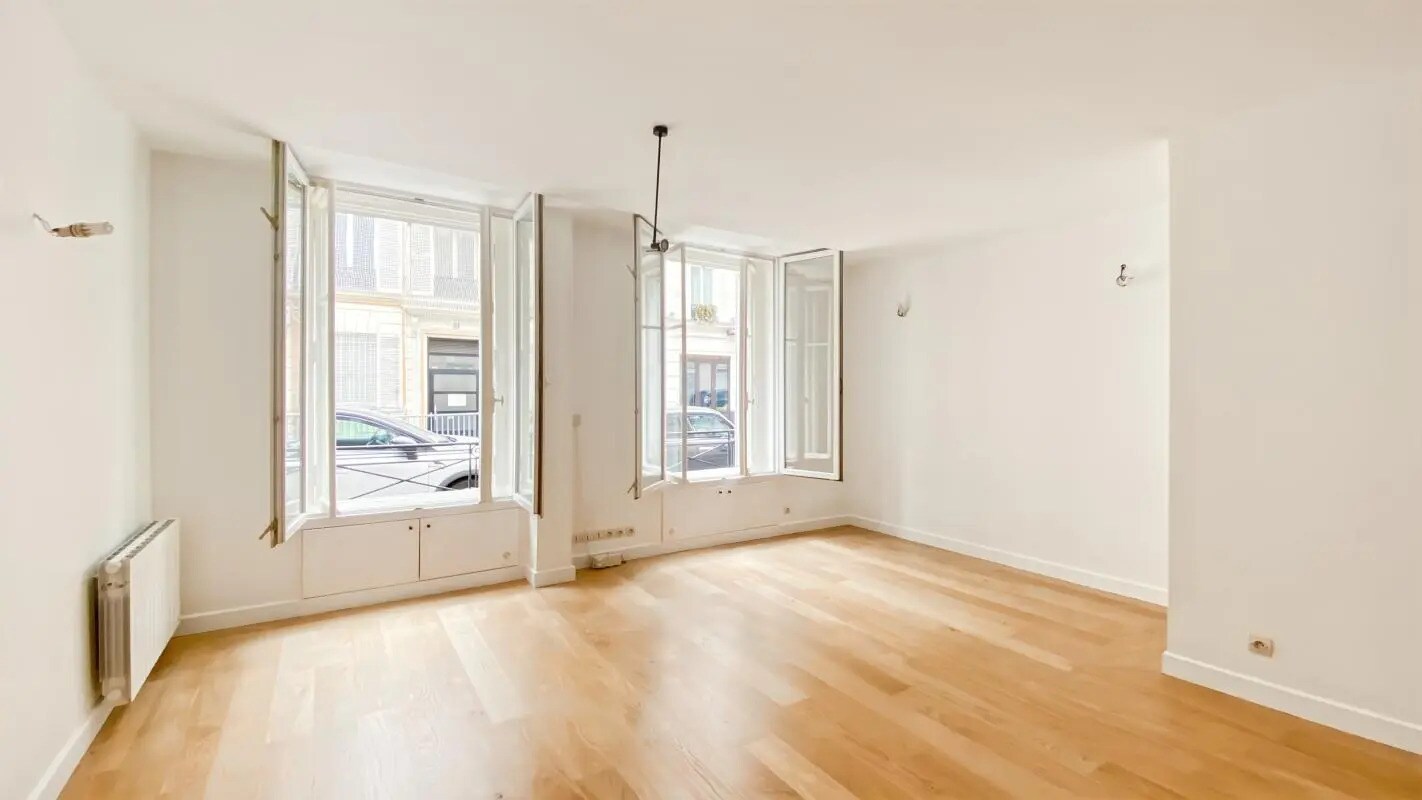 Office in Paris for sale Building Photo- Image 1 of 7