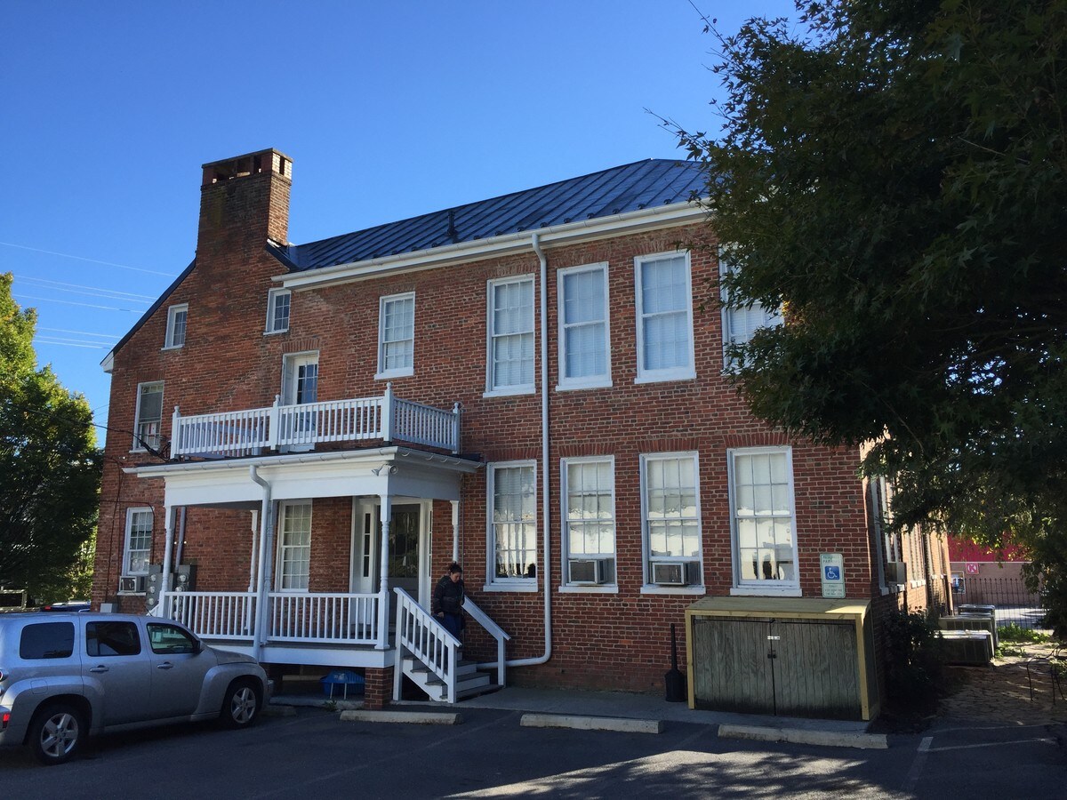 100 W Main St, Berryville, VA 22611