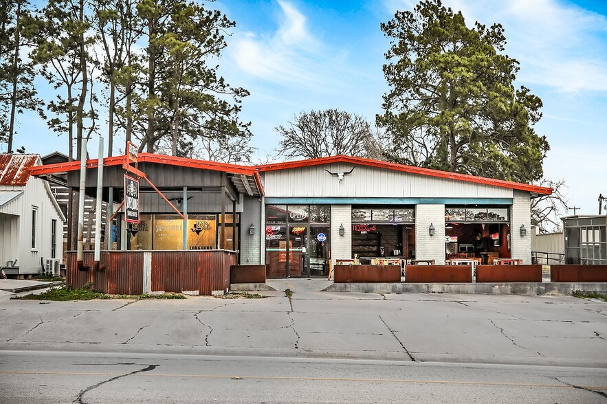 312 E Main St, Bellville, TX for lease - Primary Photo - Image 1 of 15