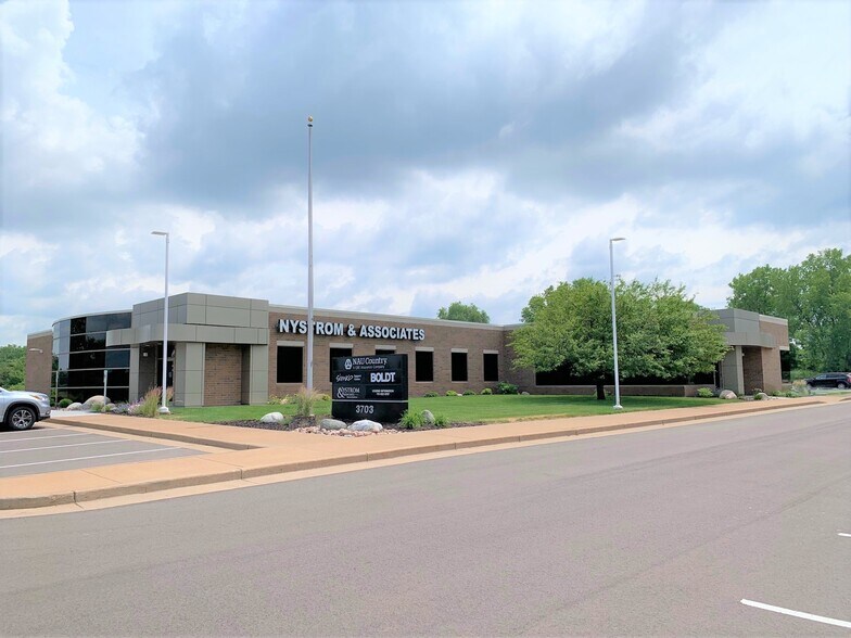 3703 Oakwood Hills Pky, Eau Claire, WI for lease - Building Photo - Image 1 of 4