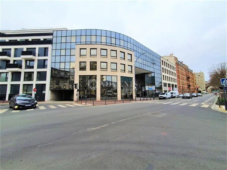 Office in Issy-les-Moulineaux for sale - Building Photo - Image 1 of 11