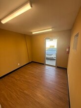 2402-2404 Blue Smoke Ct, Fort Worth, TX for lease Interior Photo- Image 2 of 4