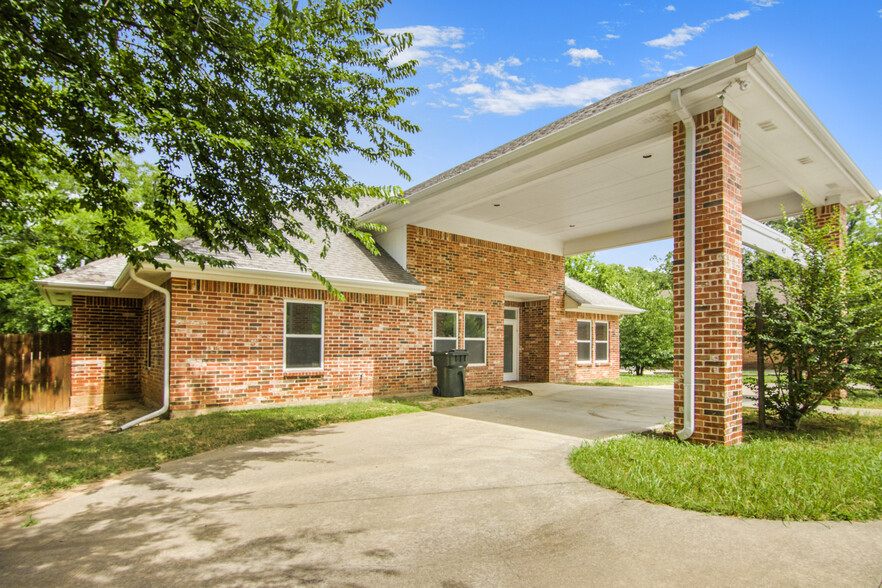 417 S Walnut St, Sherman, TX for lease - Building Photo - Image 1 of 39