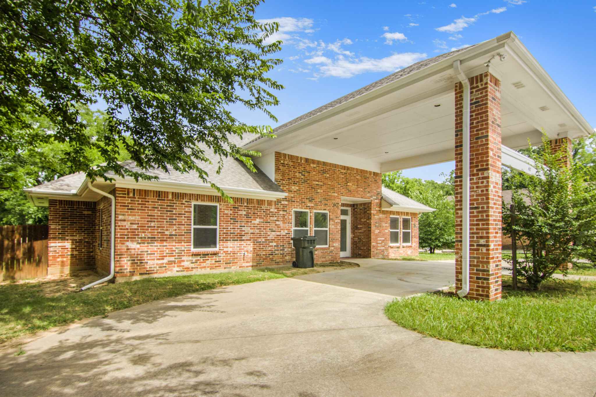 417 S Walnut St, Sherman, TX for lease Building Photo- Image 1 of 40