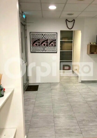 Office in Orléans for lease - Interior Photo - Image 3 of 4