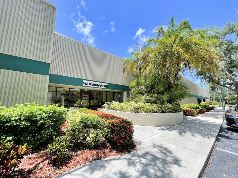 2900 Horseshoe Dr S, Naples, FL for lease - Building Photo - Image 2 of 3