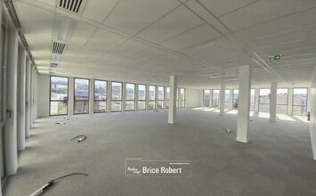 Office in Lyon for lease Interior Photo- Image 2 of 8