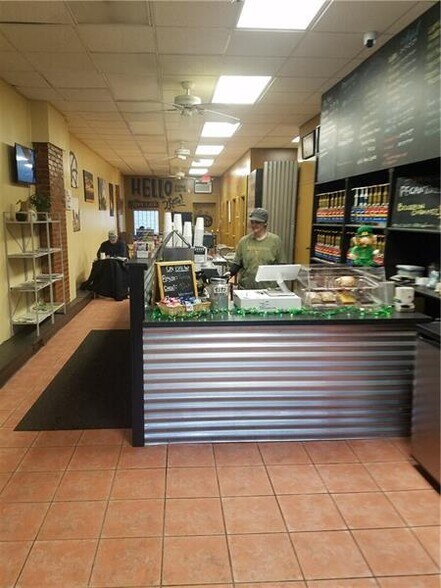 569-573 Lincoln Ave, Pittsburgh, PA for sale - Building Photo - Image 1 of 1