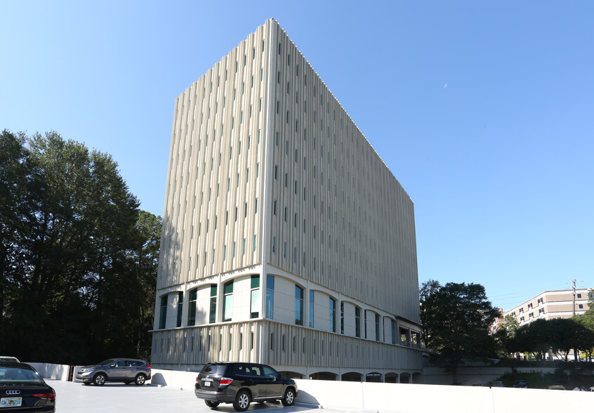 2045 Peachtree Rd NE, Atlanta, GA for lease - Primary Photo - Image 2 of 8