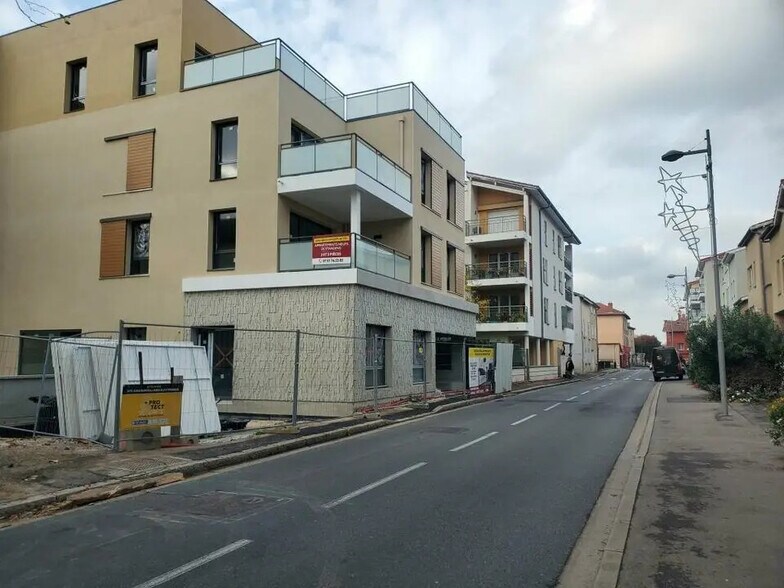 Retail in Craponne for sale - Building Photo - Image 3 of 9