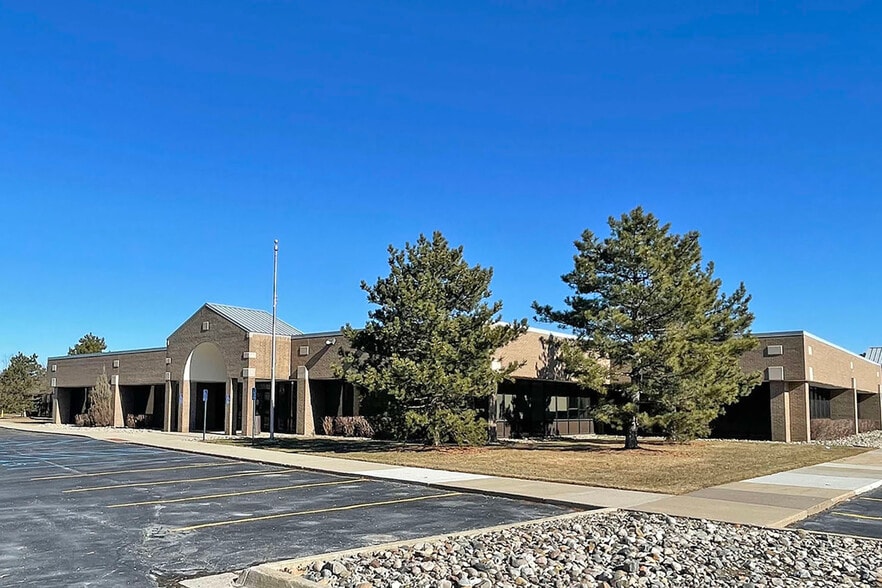 999 Republic Dr, Allen Park, MI for lease - Building Photo - Image 2 of 6