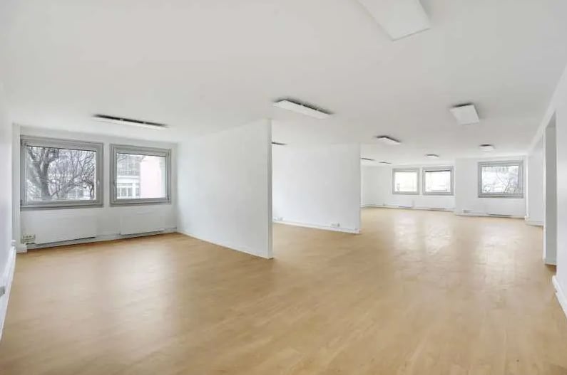 Office in Malakoff for lease Interior Photo- Image 1 of 8