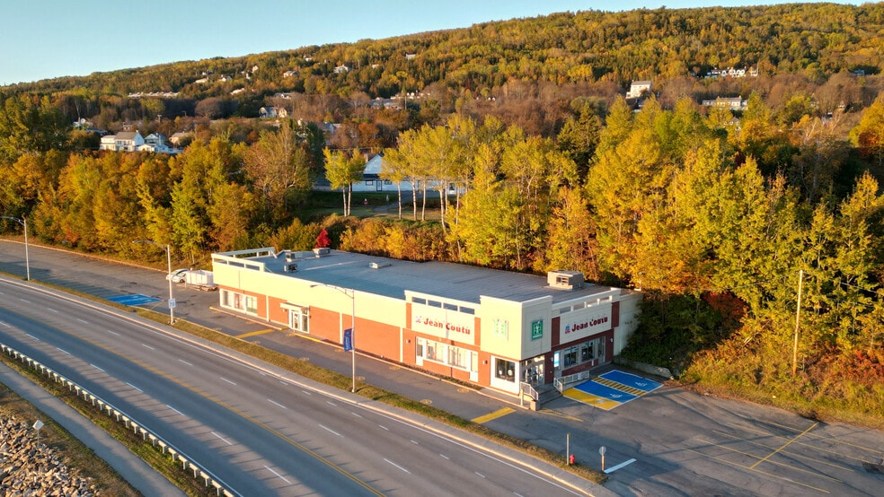 153-375 Boul De Comporté, La Malbaie, QC for lease - Building Photo - Image 3 of 4