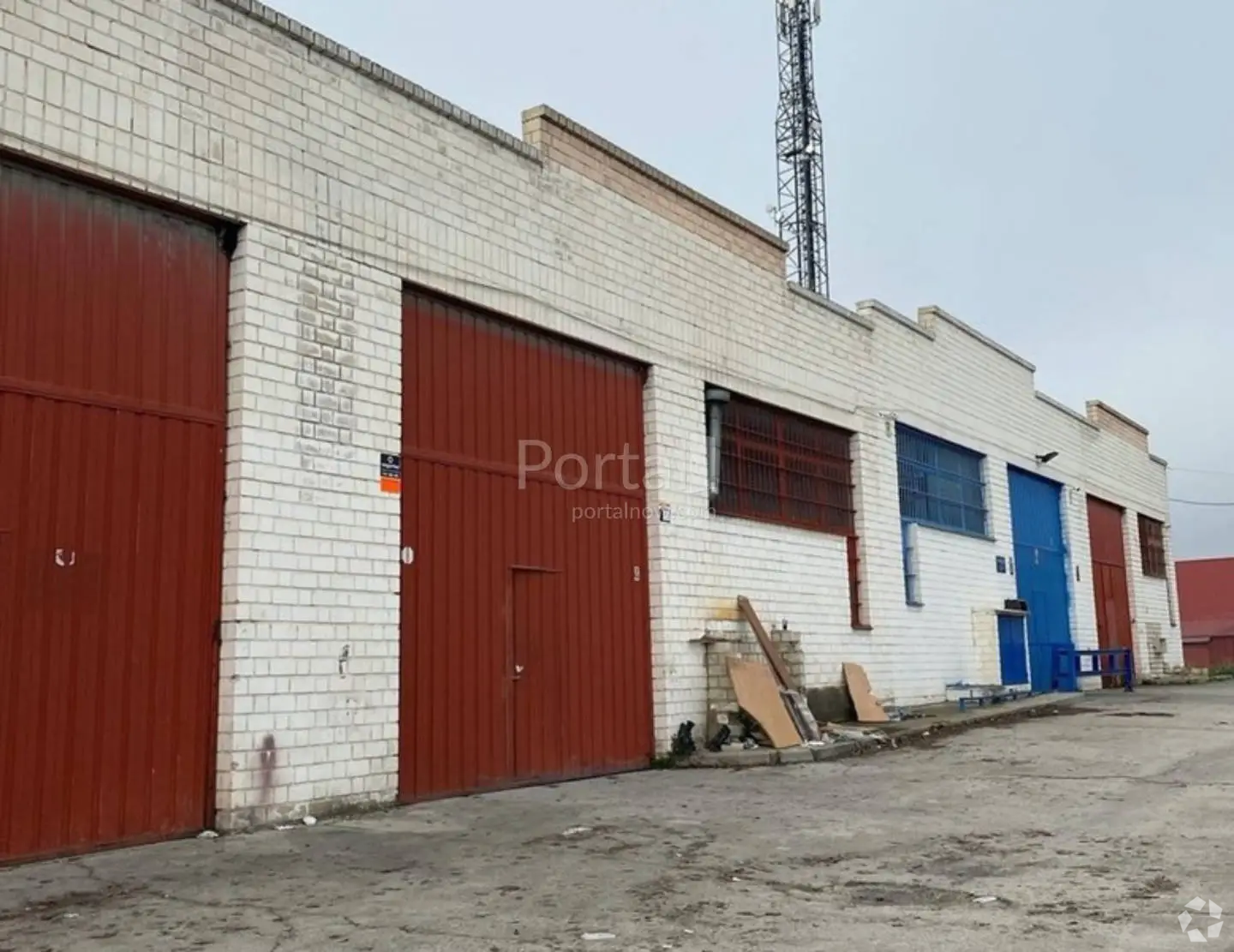 Industrial in Valdemoro, MAD for sale Primary Photo- Image 1 of 3