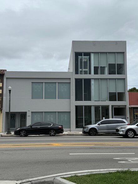 645 NE 125th St, North Miami, FL for lease - Building Photo - Image 1 of 15