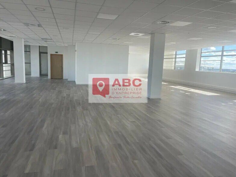 Retail in Montpellier for lease - Interior Photo - Image 2 of 7