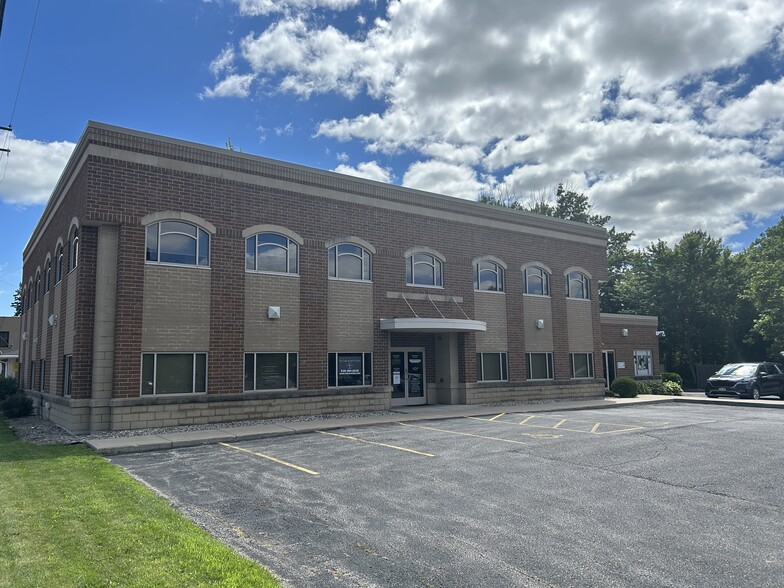 1703 S Oneida St, Appleton, WI for lease - Building Photo - Image 1 of 5