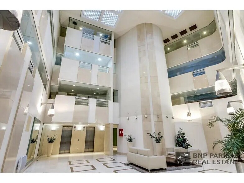 2 Rue Joseph Monier, Rueil-Malmaison for lease - Lobby - Image 2 of 10