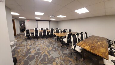 2222 N Memorial Pky, Huntsville, AL for lease Interior Photo- Image 2 of 6